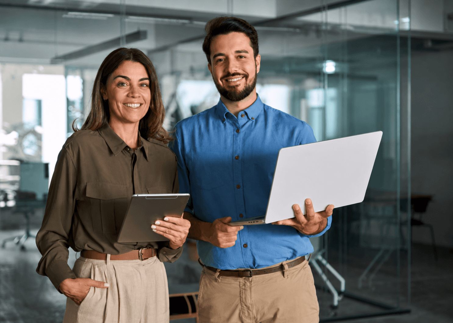 Algosutraa team collaborating over trading platforms